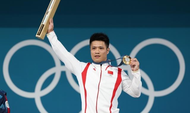 李发彬卫冕成功 巴黎周期61公斤级是属于他的时代