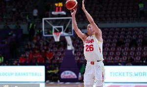 攻防两端存在感十足！媒体人：人人都爱朱俊龙