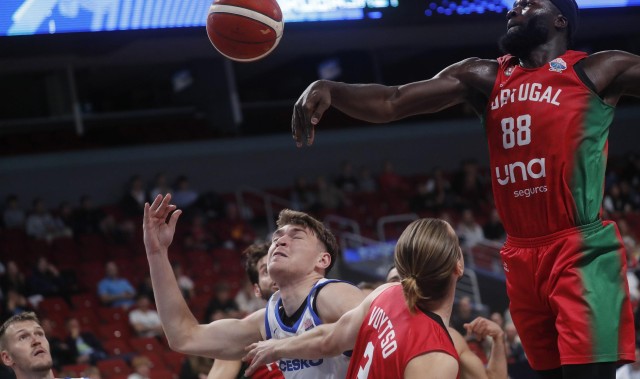 开云体育下载-起伏有点大！克塔首战轰23分18板，次战5中2仅6分2板