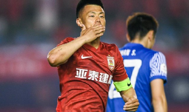 开云体育官网-谭龙成罪人！补时撞人送点，亚泰仍垫底，媒体人不满：说冤也冤