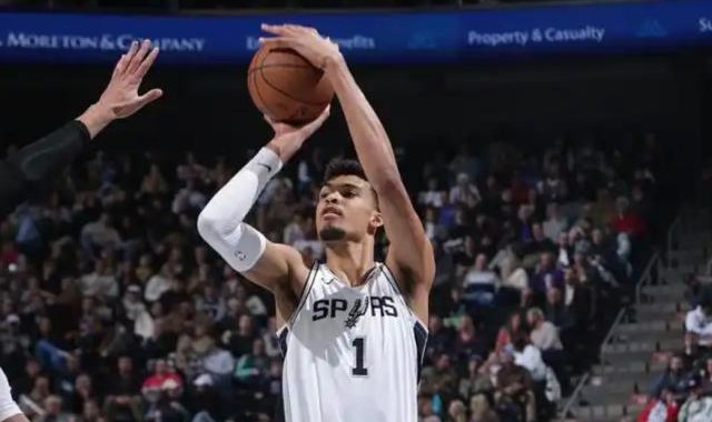 开云体育下载-攻防两端极致发挥！文班亚马再轰40+带队取胜