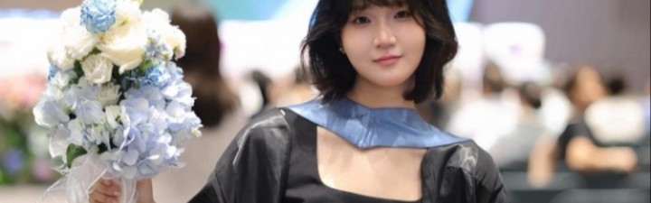 泰山女球迷毕业典礼上演莫伊塞斯庆祝：喜欢泰山10年，最喜欢大雷