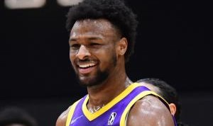 开云官网-布朗尼爆砍39分集锦 冲锋陷阵+自信三分 在场上都笑出来了！