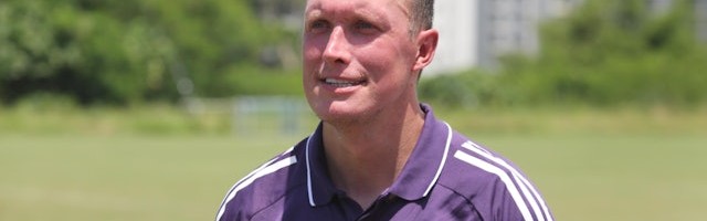 开云官网-菲尔·琼斯随曼联青年队抵达中国香港，对阵枪手最难忘8-2一役