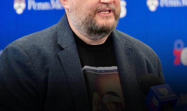 开云体育官网-曾发涉港不当言论！NBA名记Shams：76人队解雇总经理莫雷